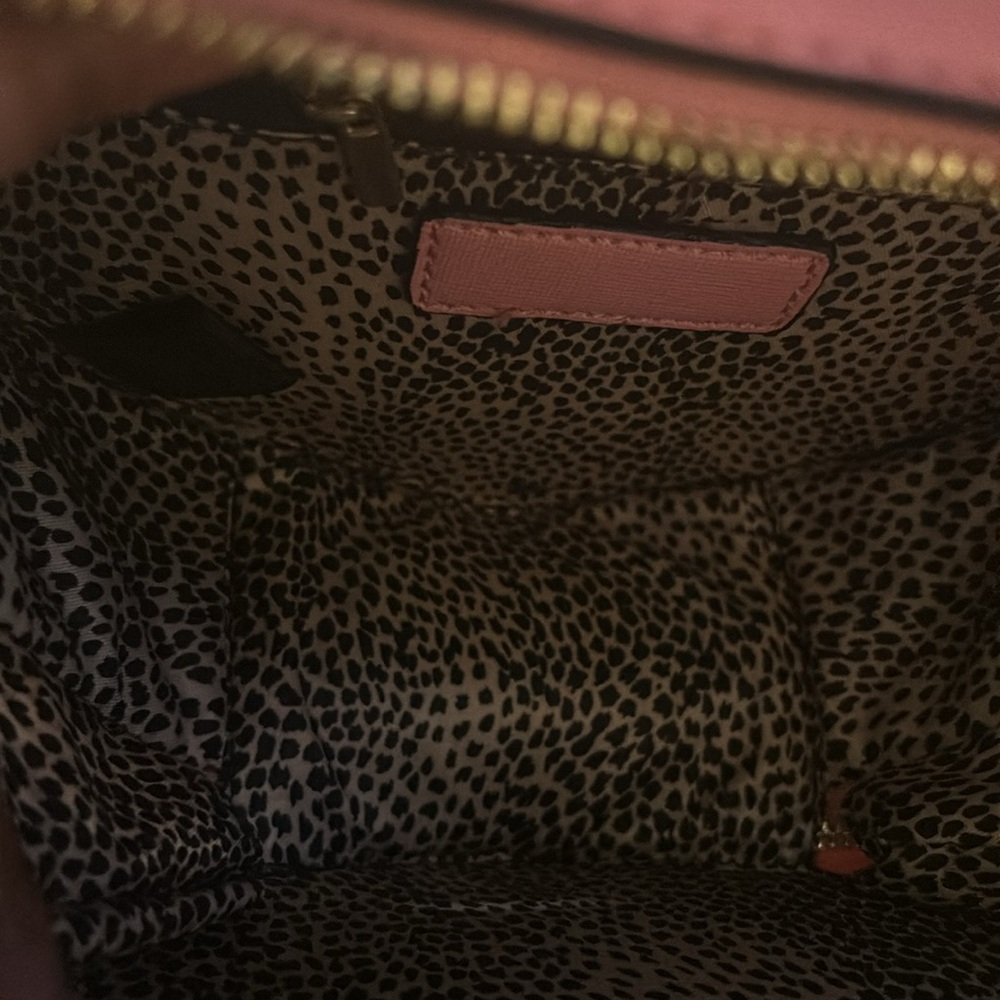 Heart-Shaped Pink Handbag - Picture 6 of 7